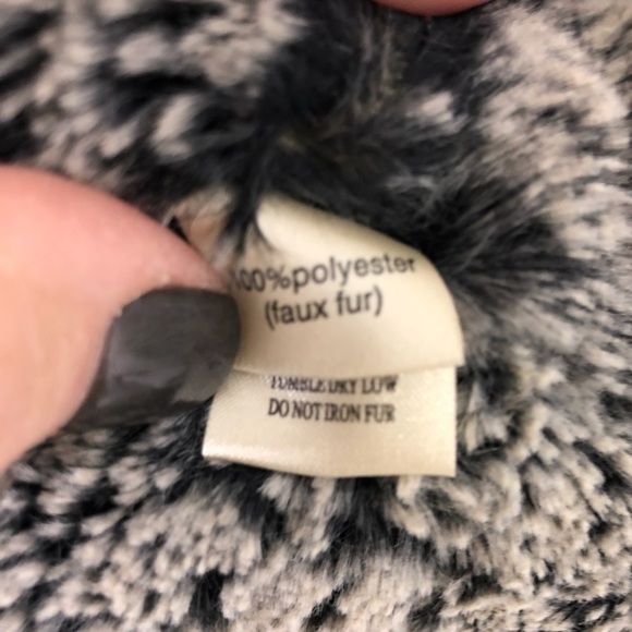 Dylan Draped Open Front Faux Fur Vest Blue Size Small Outerwear Fuzzy - Picture 7 of 9